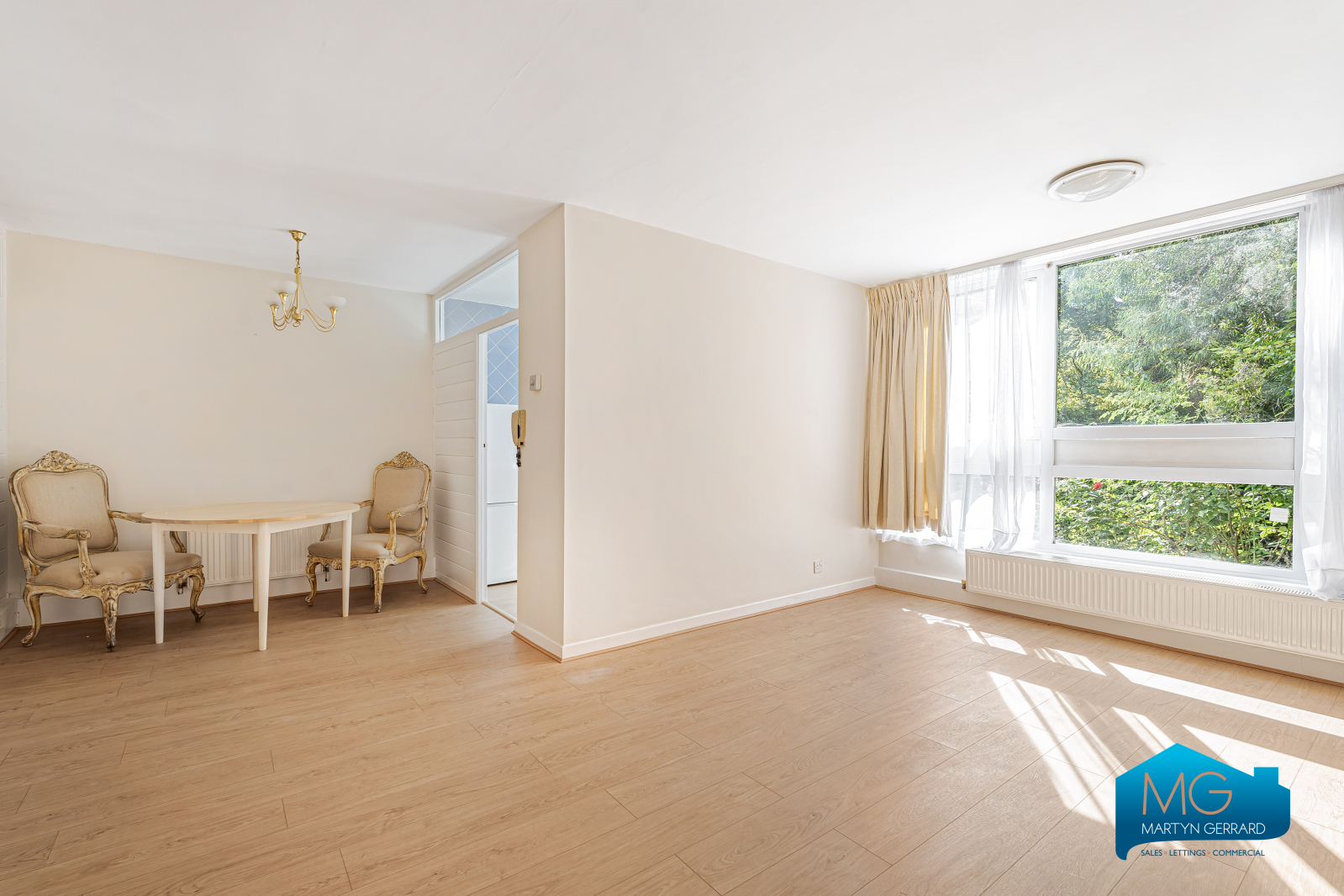 2 bedroom Ground Floor Flat to rent - Martyn Gerrard