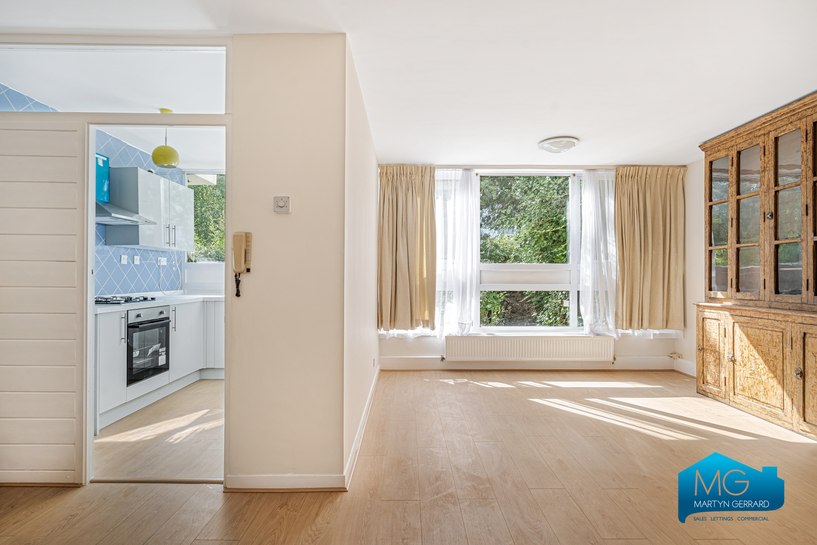 2 bedroom Ground Floor Flat to rent - Martyn Gerrard