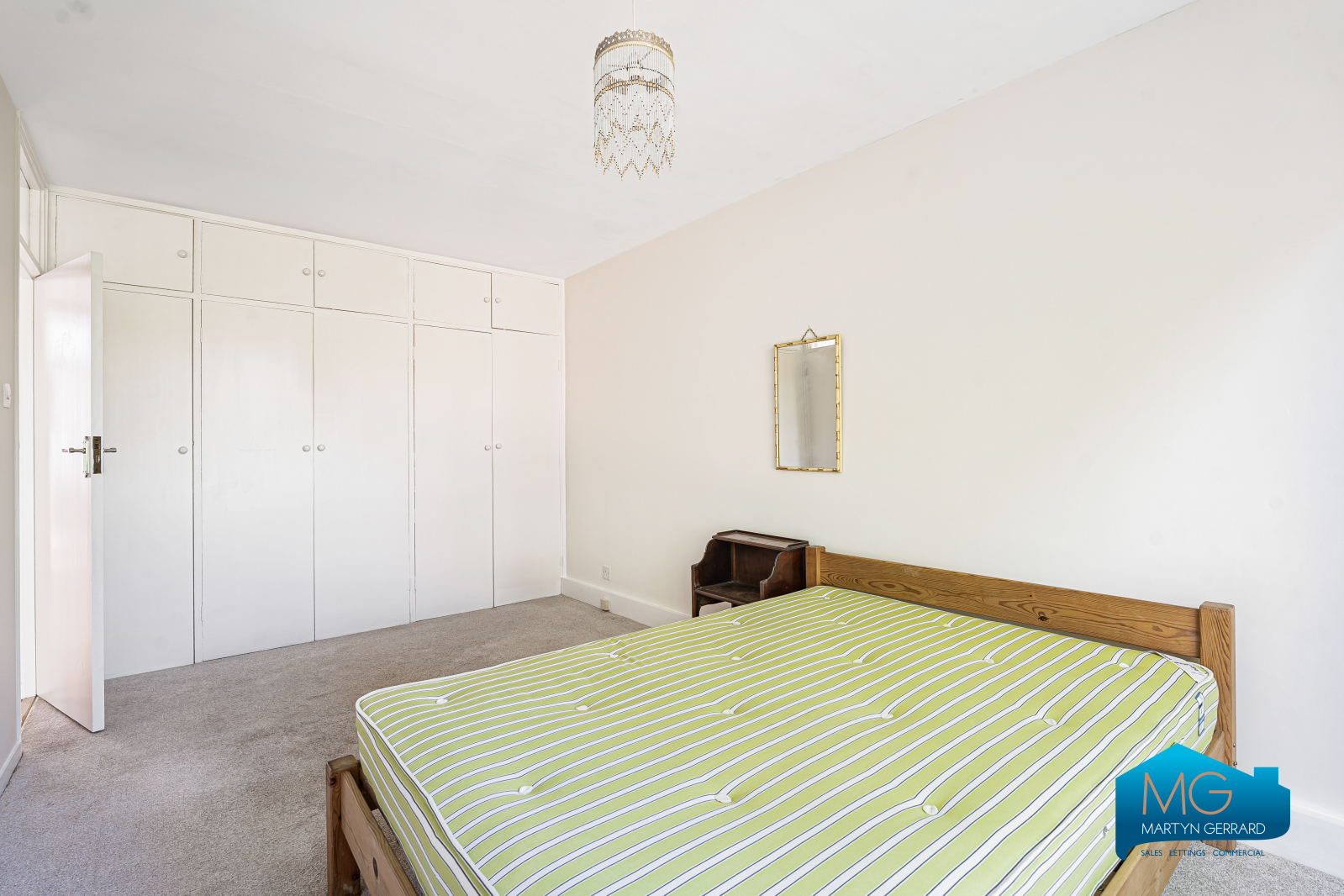 2 bedroom Ground Floor Flat to rent - Martyn Gerrard