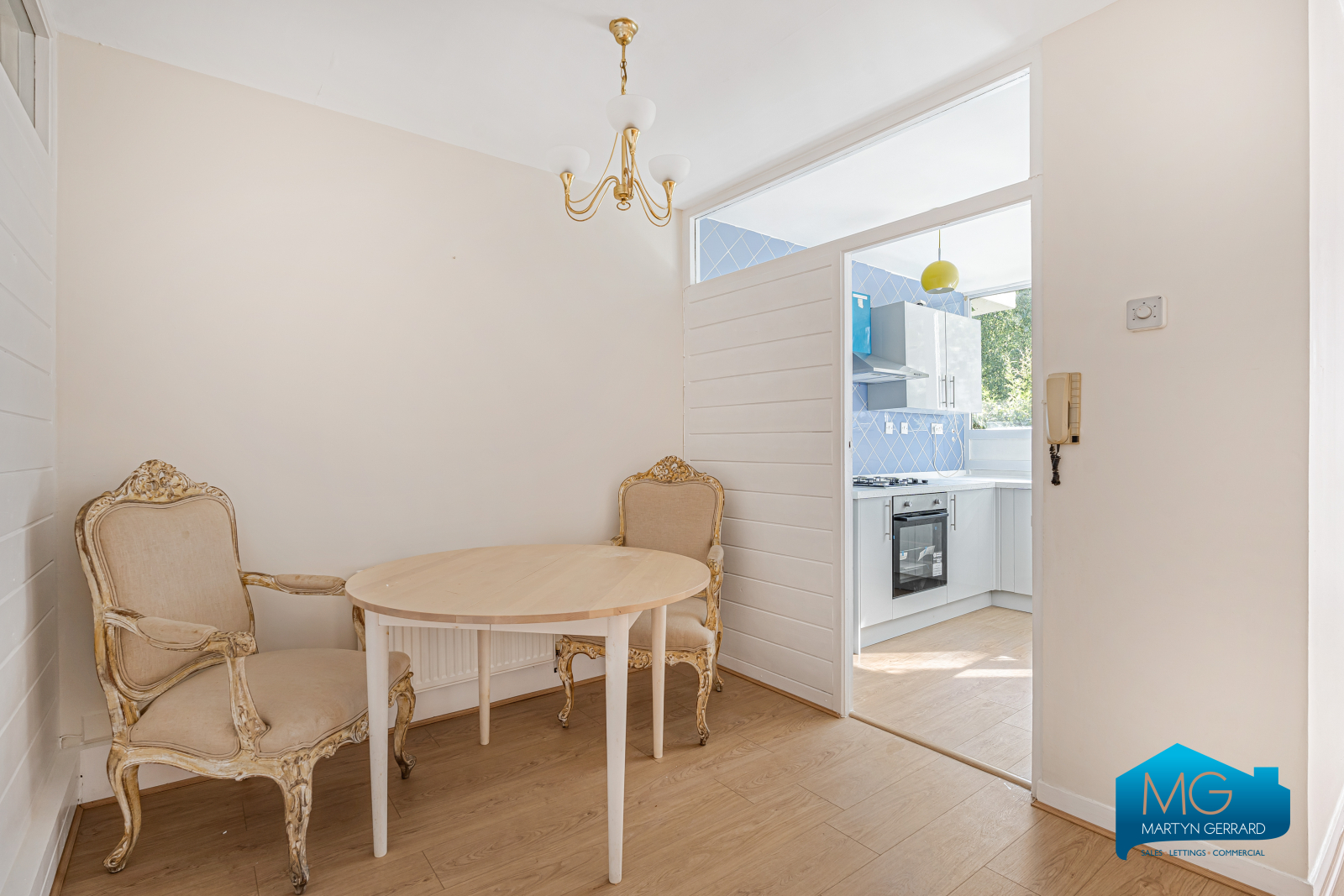 2 bedroom Ground Floor Flat to rent - Martyn Gerrard
