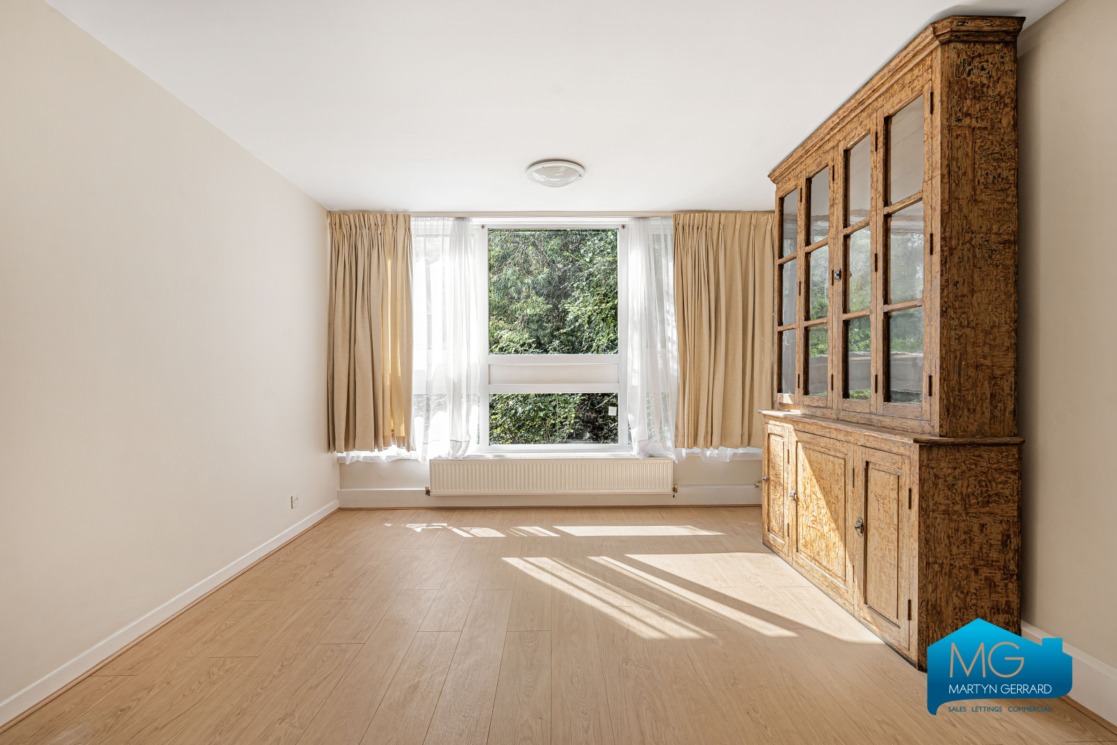 2 bedroom Ground Floor Flat to rent - Martyn Gerrard