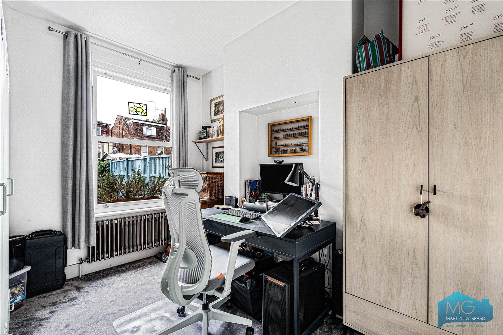 2 bedroom Apartment for sale - Martyn Gerrard