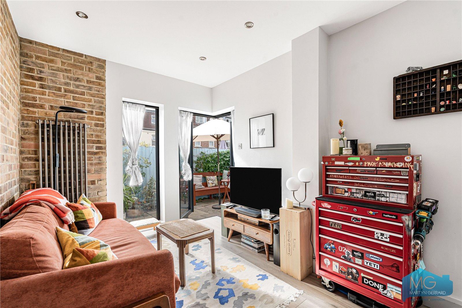 2 bedroom Apartment for sale - Martyn Gerrard