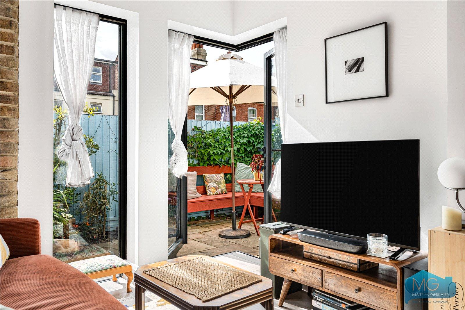 2 bedroom Apartment for sale - Martyn Gerrard