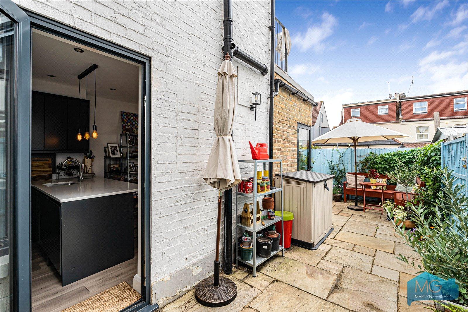 2 bedroom Apartment for sale - Martyn Gerrard
