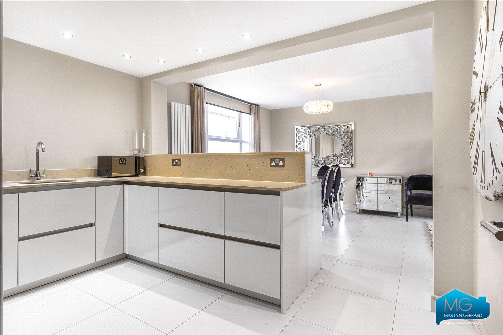 3 bedroom Apartment to rent - Martyn Gerrard