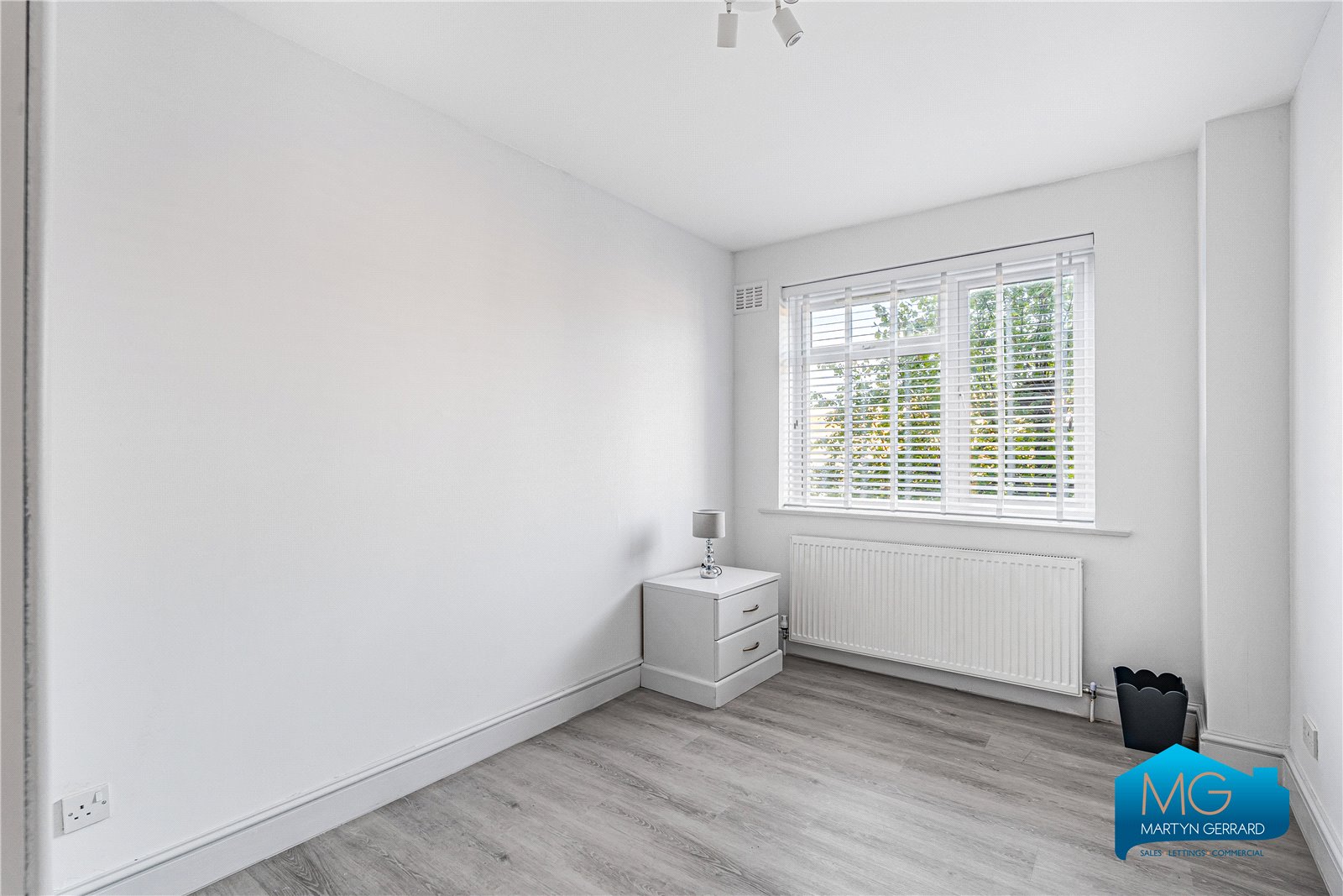 2 bedroom Apartment to rent - Martyn Gerrard