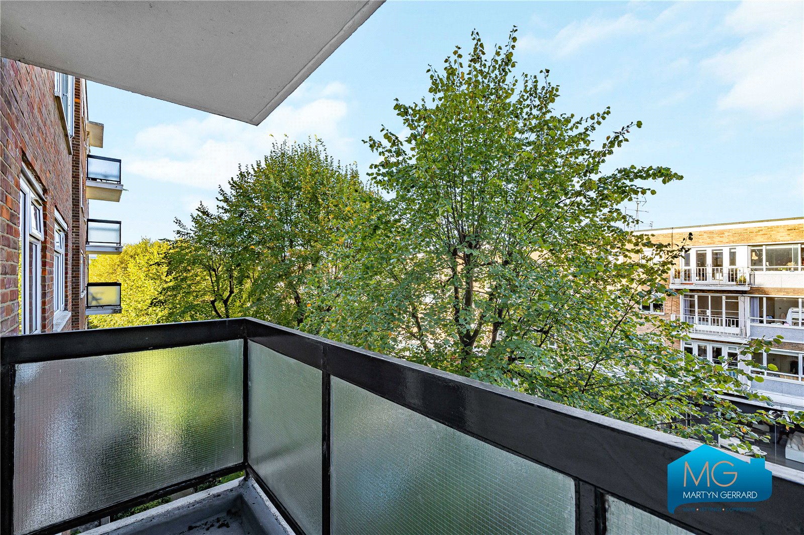 2 bedroom Apartment to rent - Martyn Gerrard