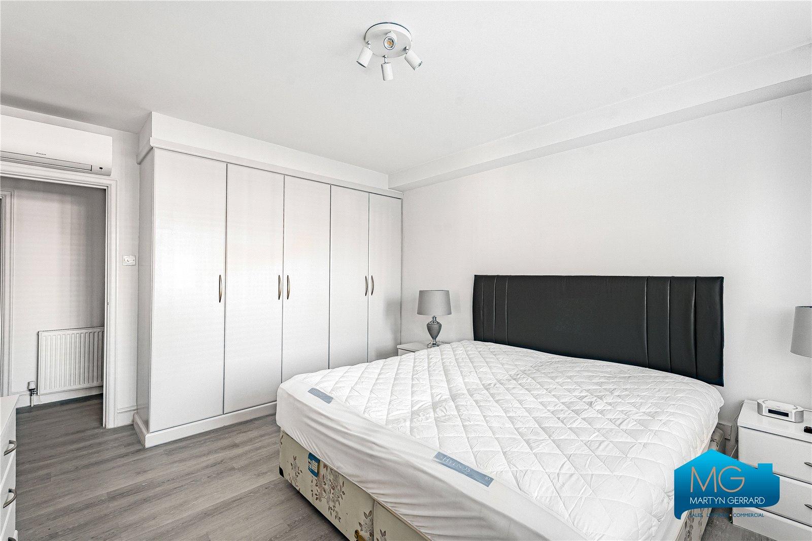 2 bedroom Apartment to rent - Martyn Gerrard