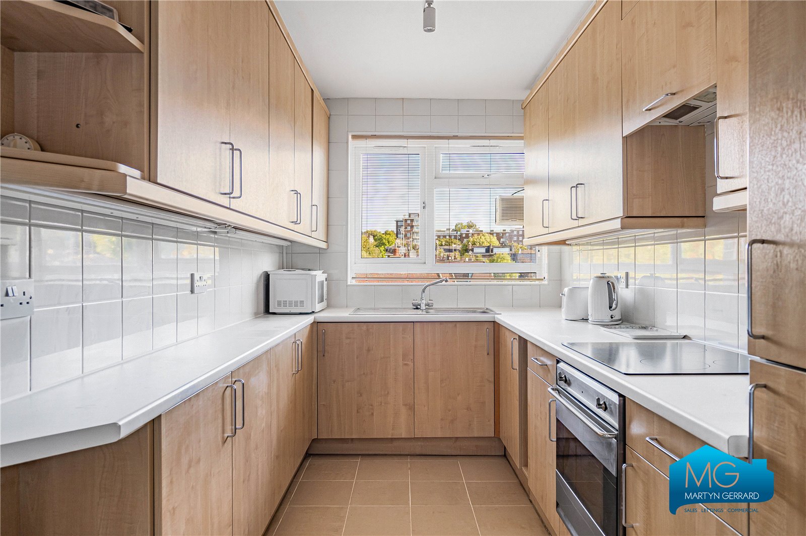 2 bedroom Apartment to rent - Martyn Gerrard