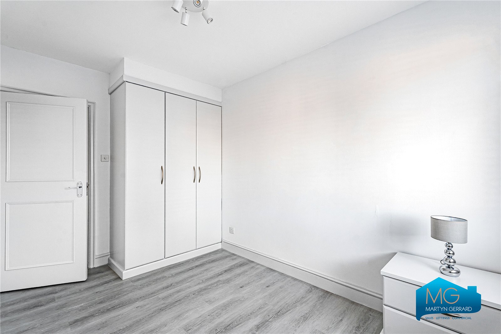 2 bedroom Apartment to rent - Martyn Gerrard