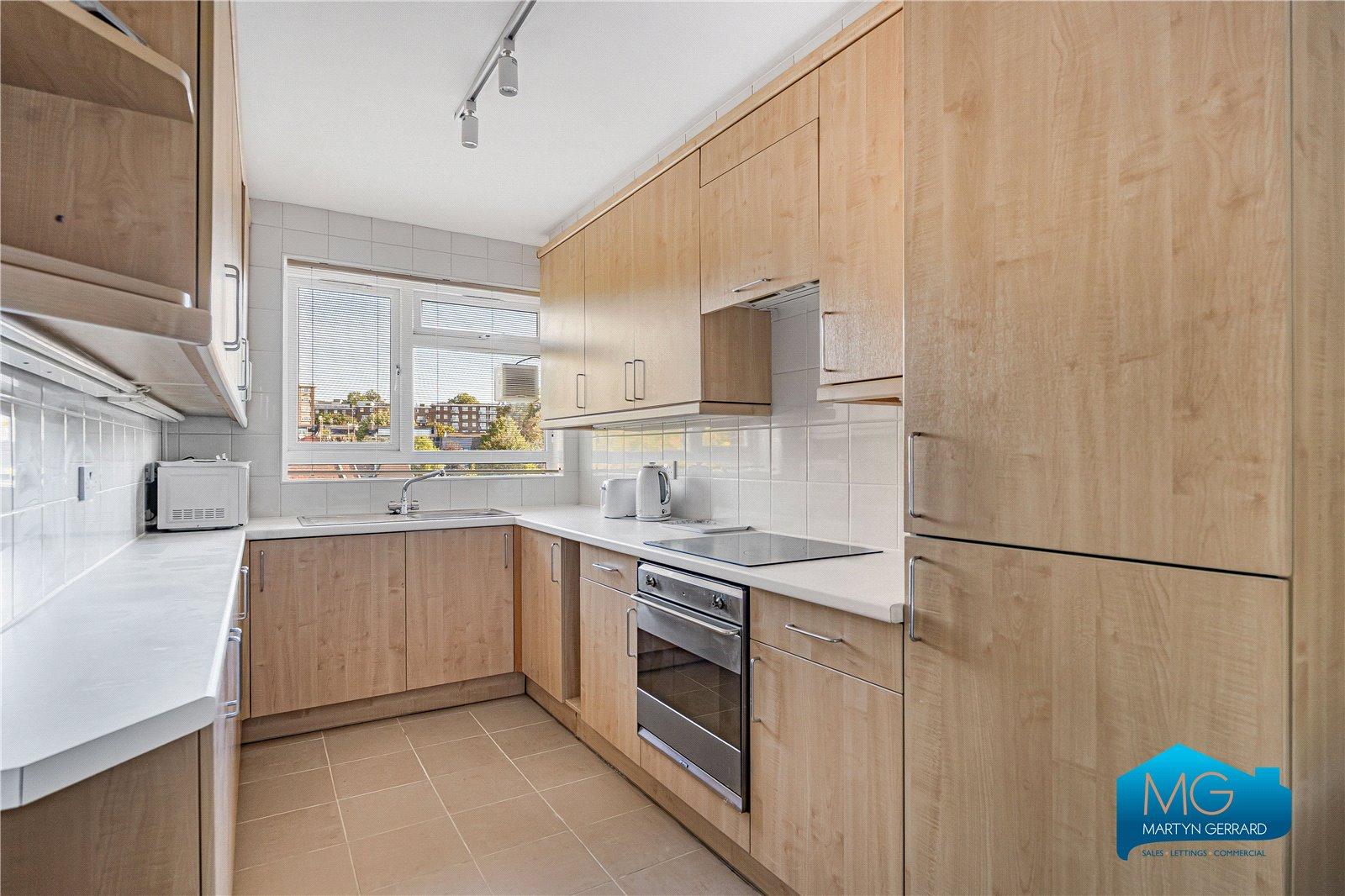 2 bedroom Apartment to rent - Martyn Gerrard