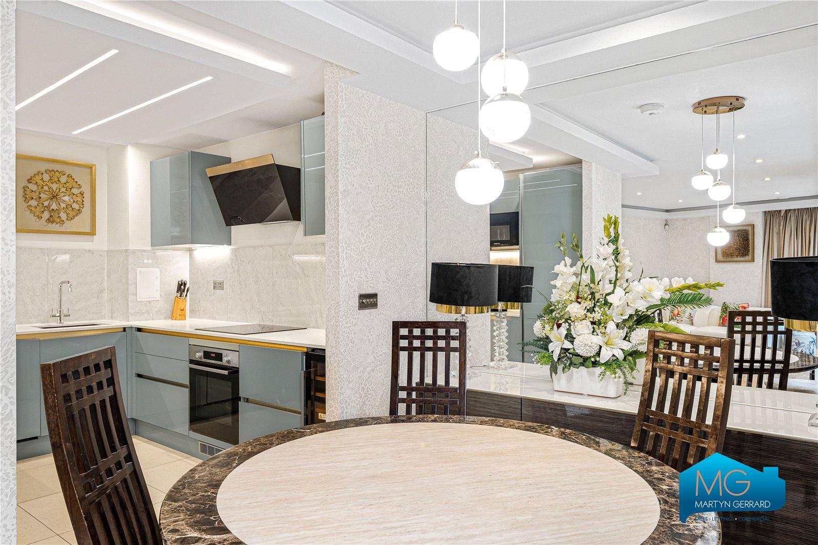3 bedroom Ground Floor Flat to rent - Martyn Gerrard