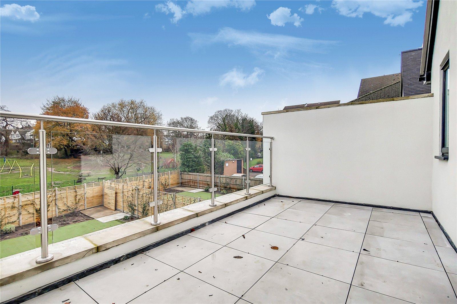 6 bedroom Semi-Detached House to rent - Martyn Gerrard