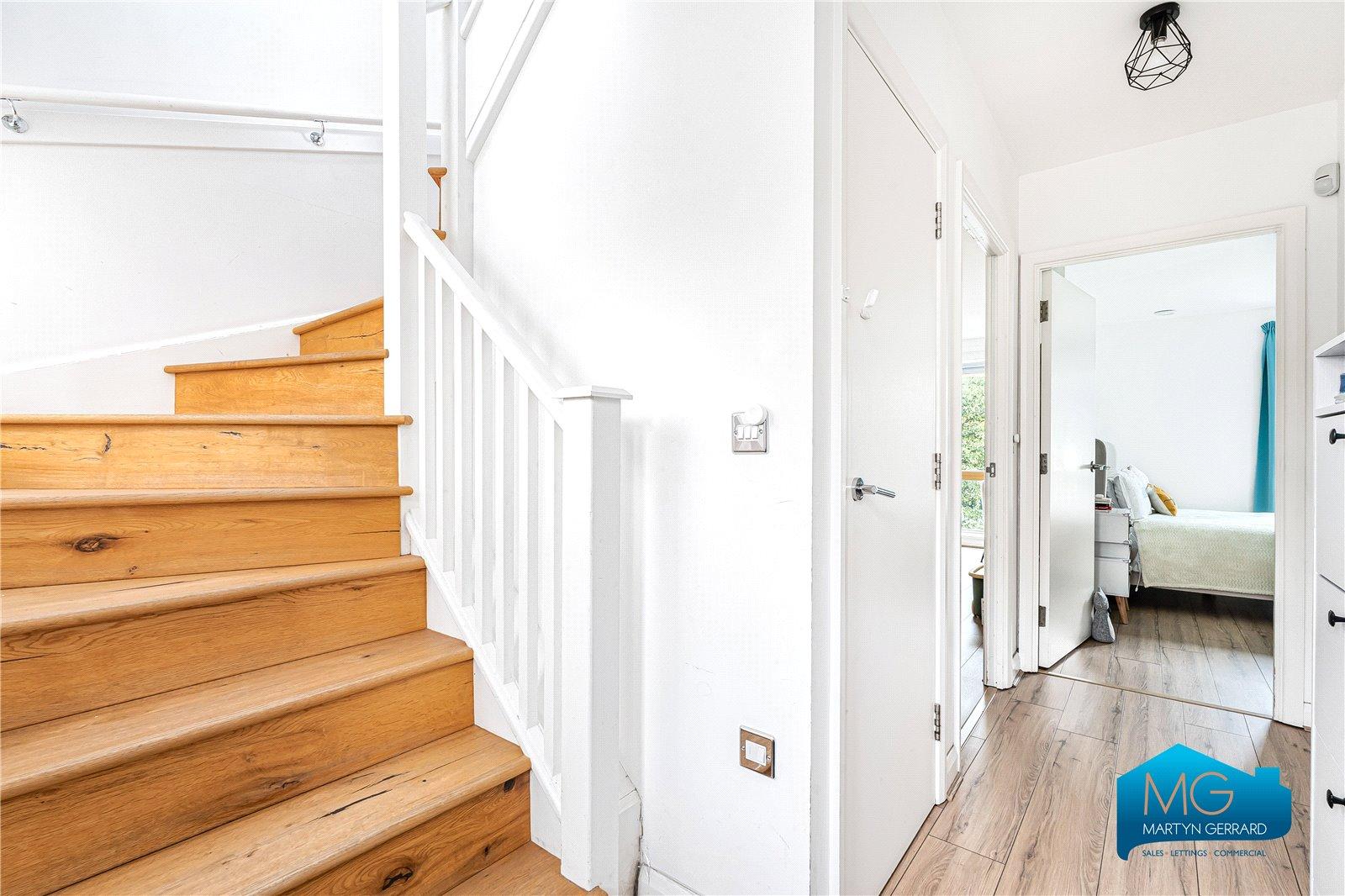 2 bedroom Apartment to rent - Martyn Gerrard