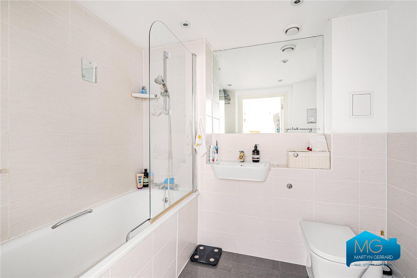 2 bedroom Apartment to rent - Martyn Gerrard