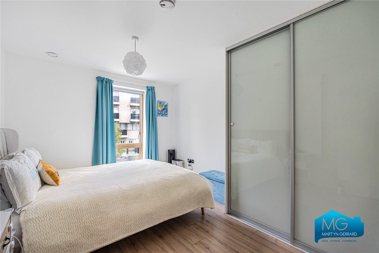 2 bedroom Apartment to rent - Martyn Gerrard
