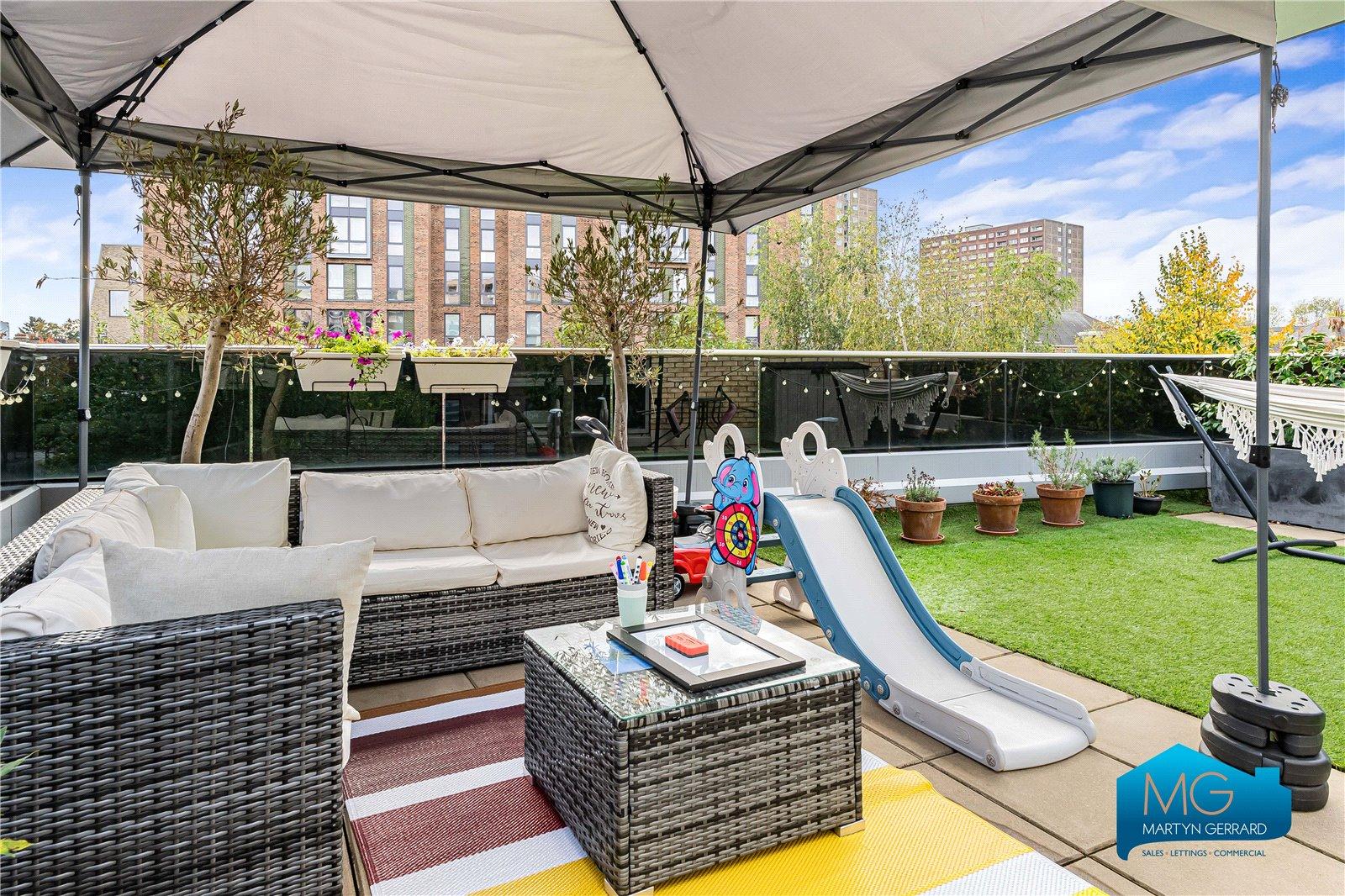 2 bedroom Apartment to rent - Martyn Gerrard