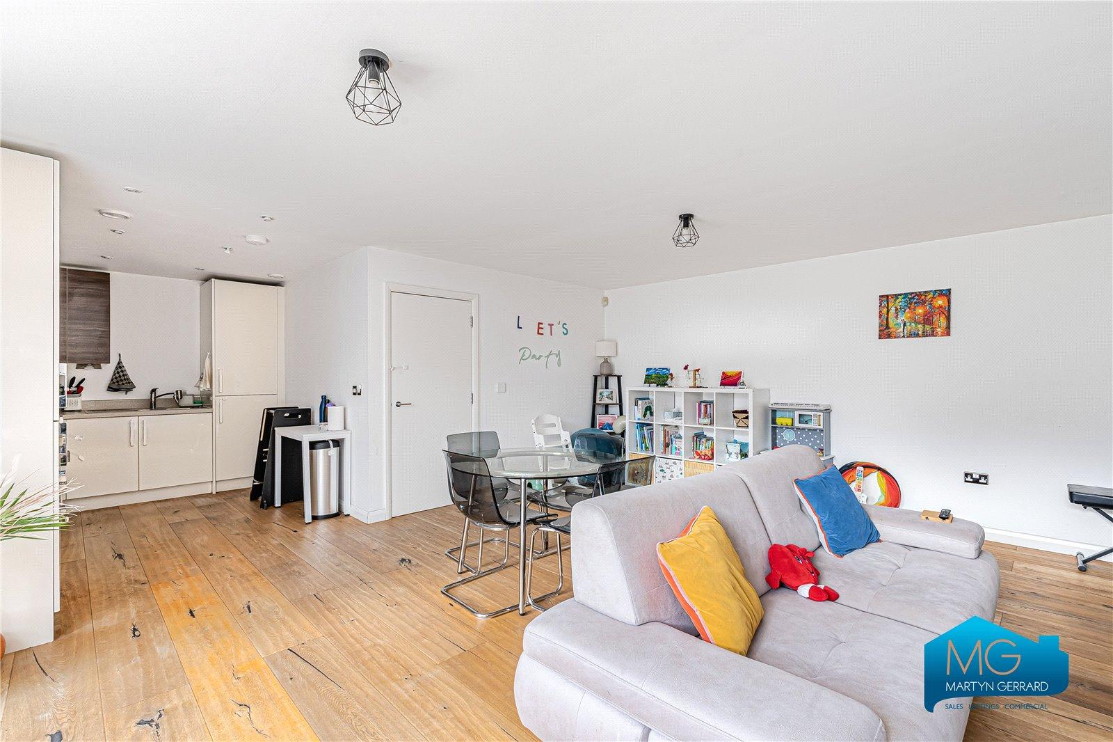 2 bedroom Apartment to rent - Martyn Gerrard
