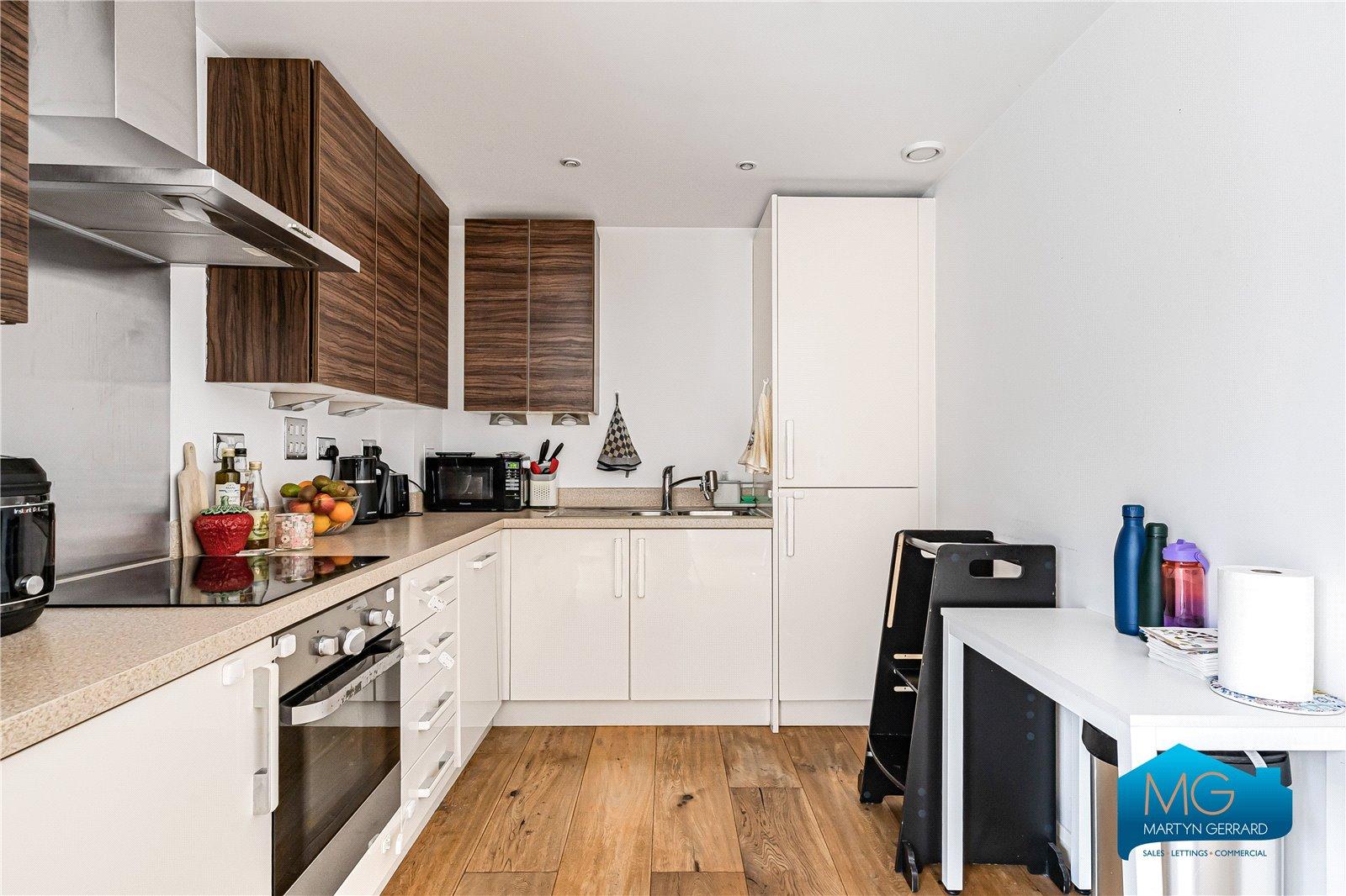 2 bedroom Apartment to rent - Martyn Gerrard