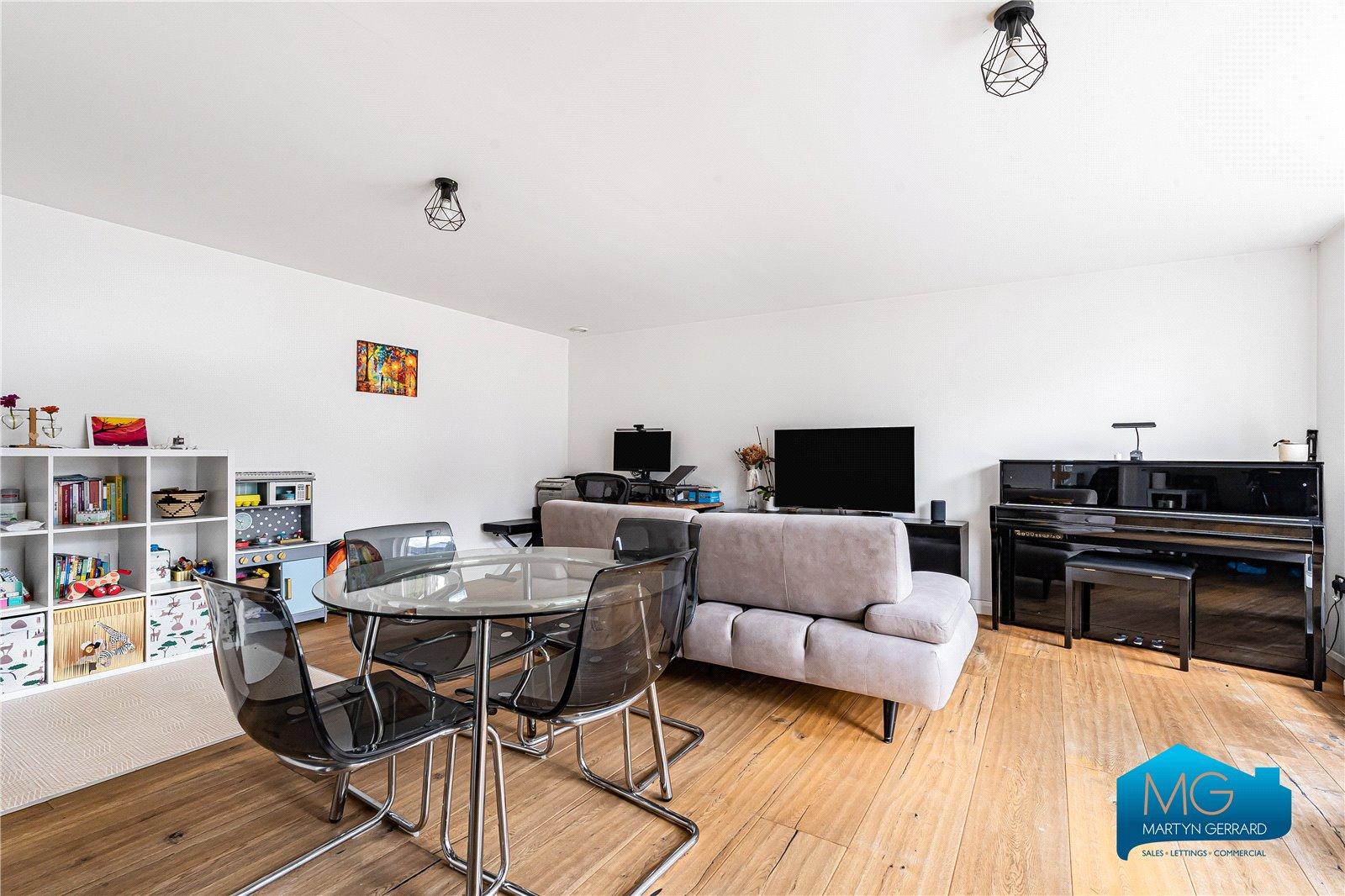 2 bedroom Apartment to rent - Martyn Gerrard