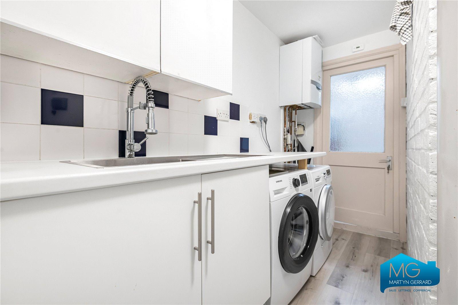 4 bedroom Detached House to rent - Martyn Gerrard
