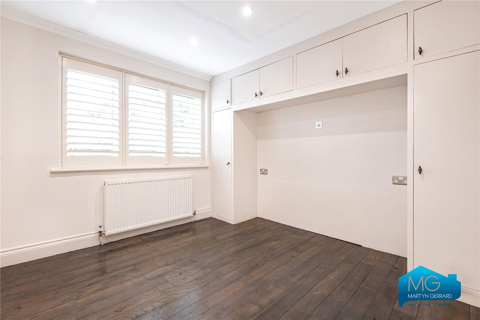 4 bedroom Detached House to rent - Martyn Gerrard