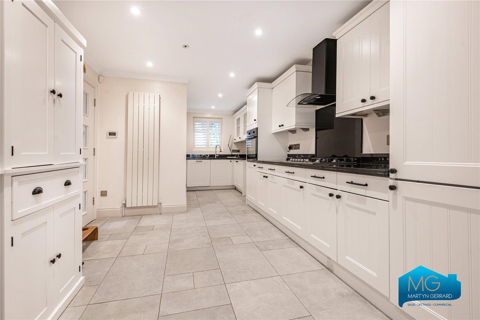 4 bedroom Detached House to rent - Martyn Gerrard