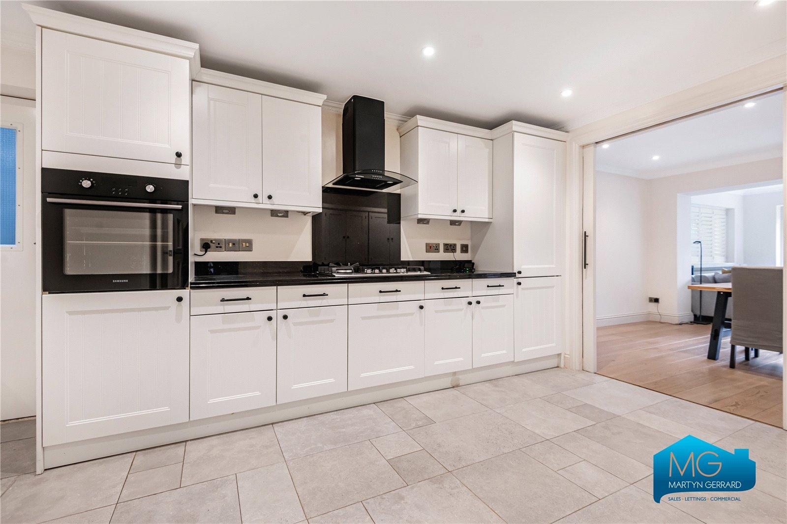 4 bedroom Detached House to rent - Martyn Gerrard