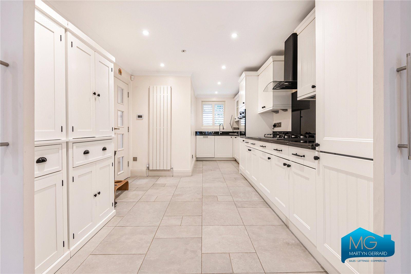 4 bedroom Detached House to rent - Martyn Gerrard
