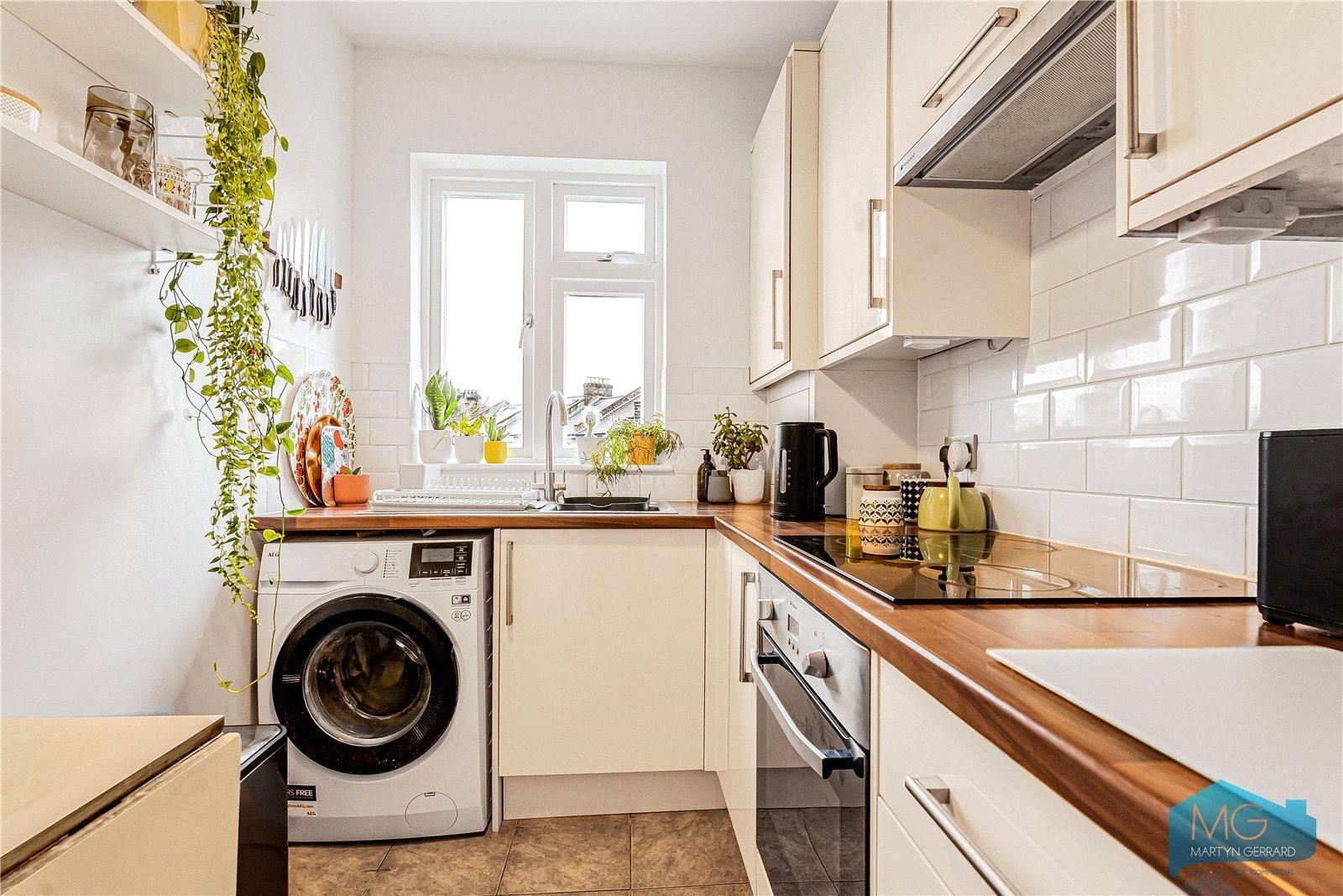 2 bedroom Apartment for sale - Martyn Gerrard