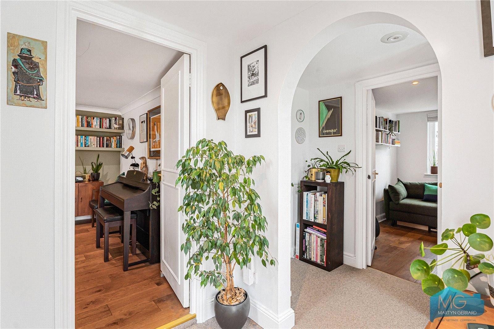 2 bedroom Apartment for sale - Martyn Gerrard