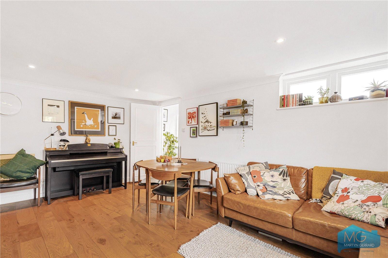 2 bedroom Apartment for sale - Martyn Gerrard