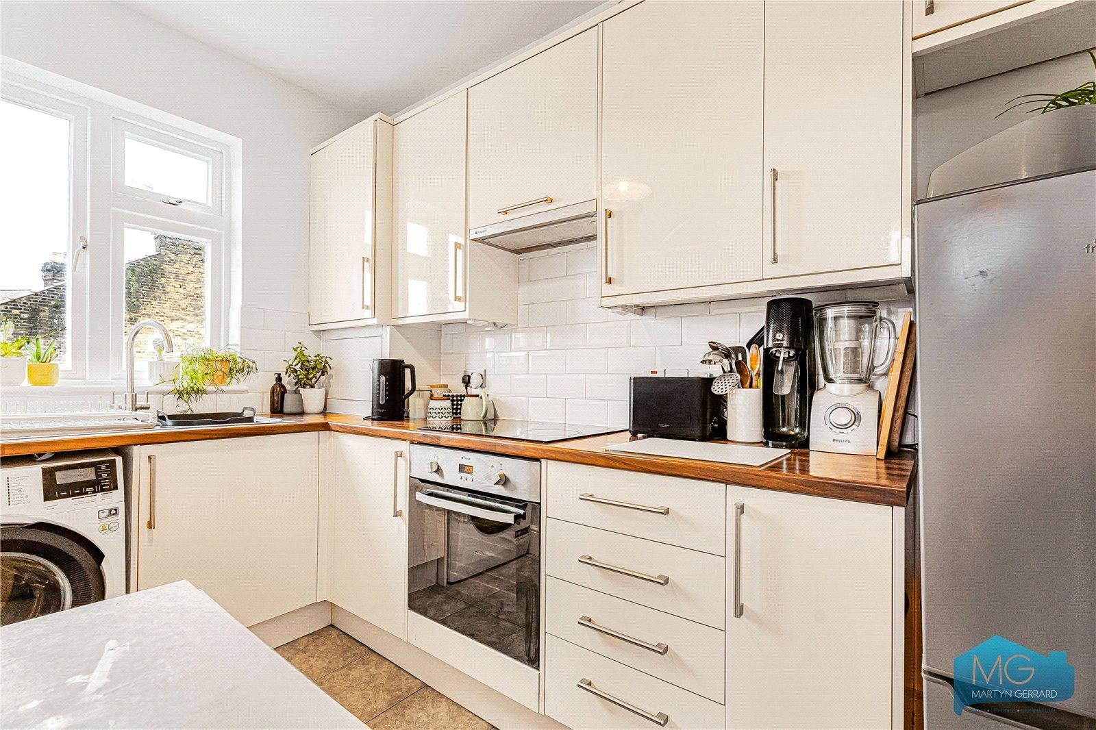 2 bedroom Apartment for sale - Martyn Gerrard