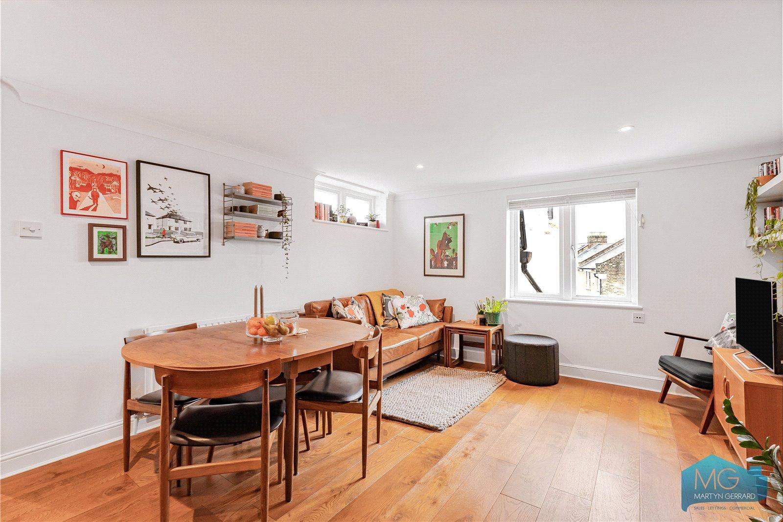 2 bedroom Apartment for sale - Martyn Gerrard