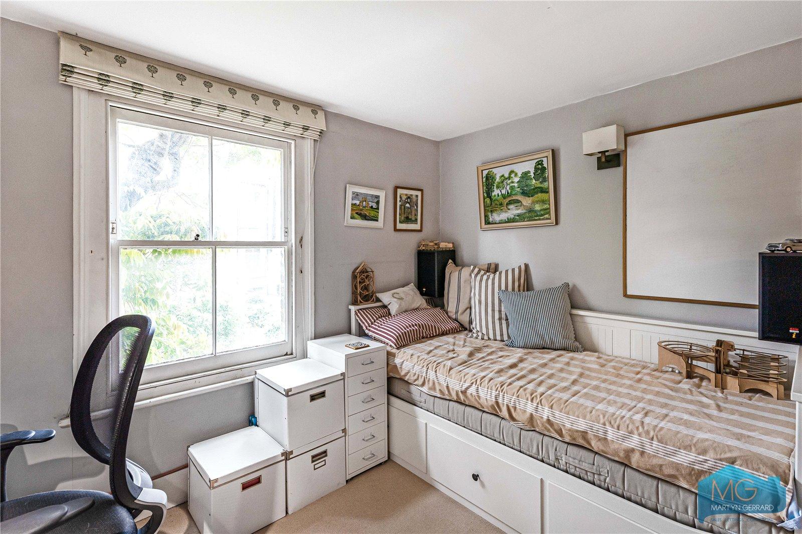 4 bedroom Terraced House for sale - Martyn Gerrard