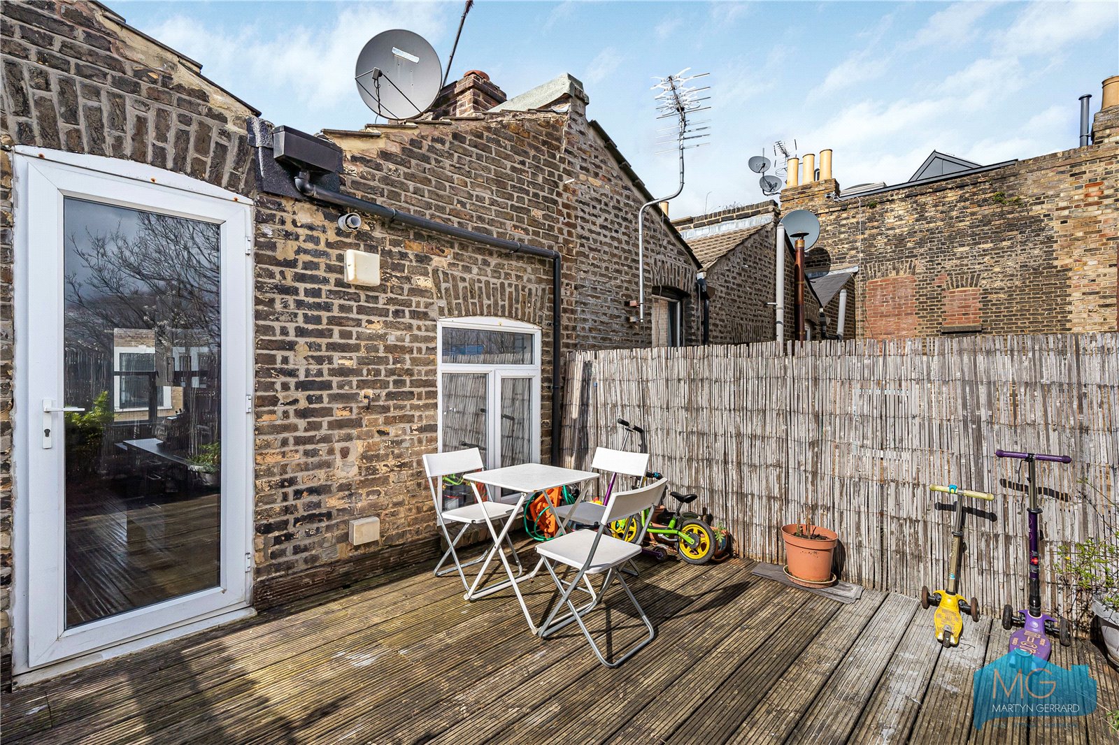 3 bedroom Apartment for sale - Martyn Gerrard