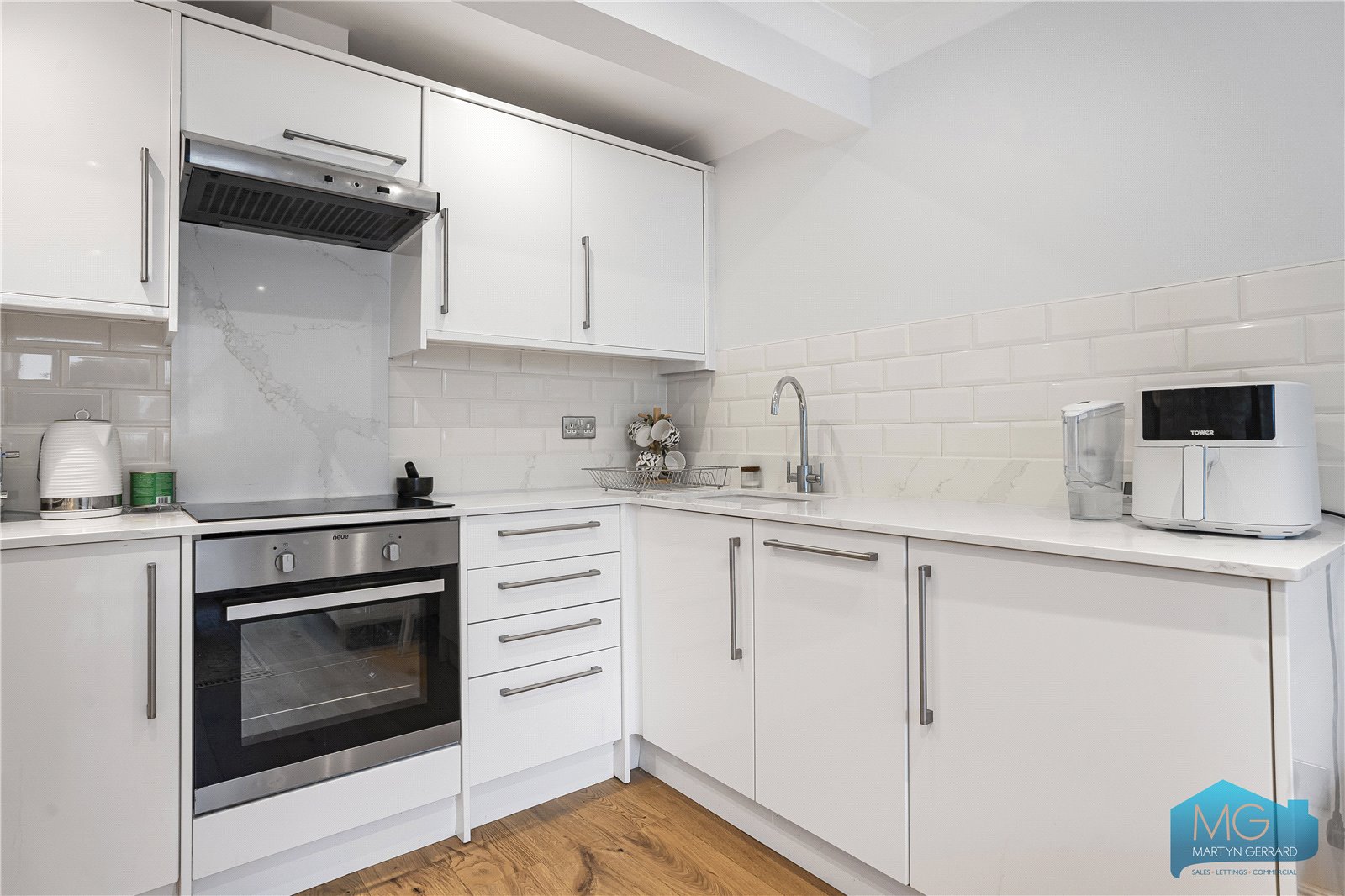 2 bedroom Apartment for sale - Martyn Gerrard