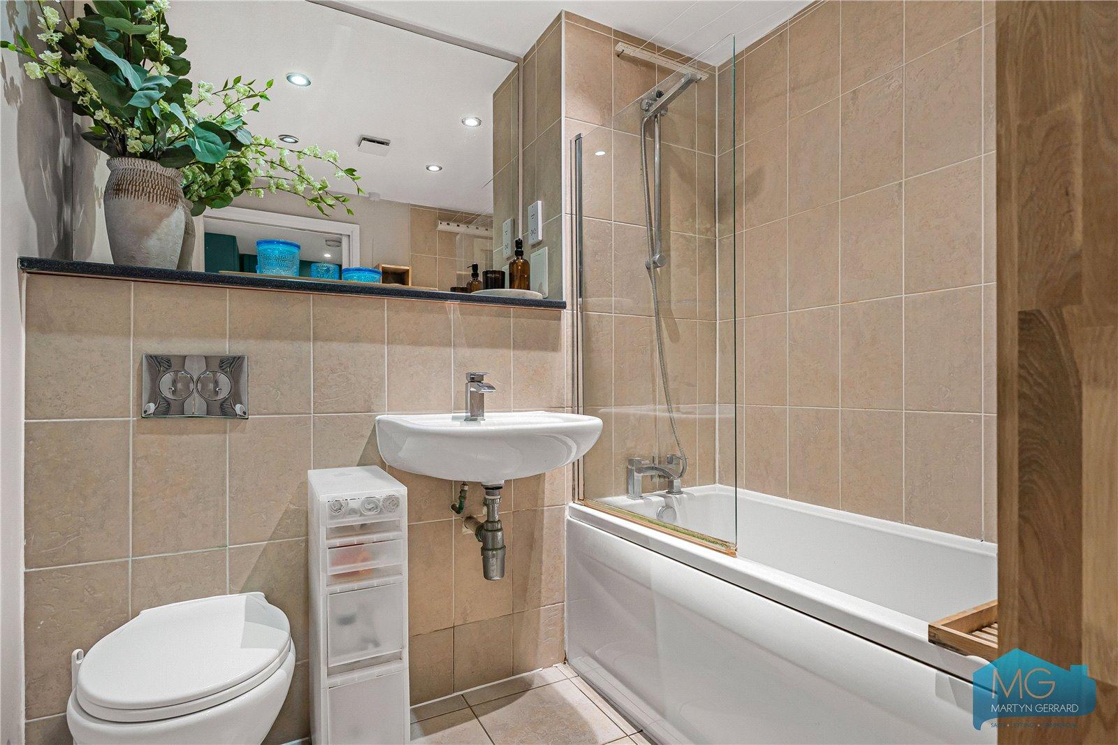 2 bedroom Apartment for sale - Martyn Gerrard