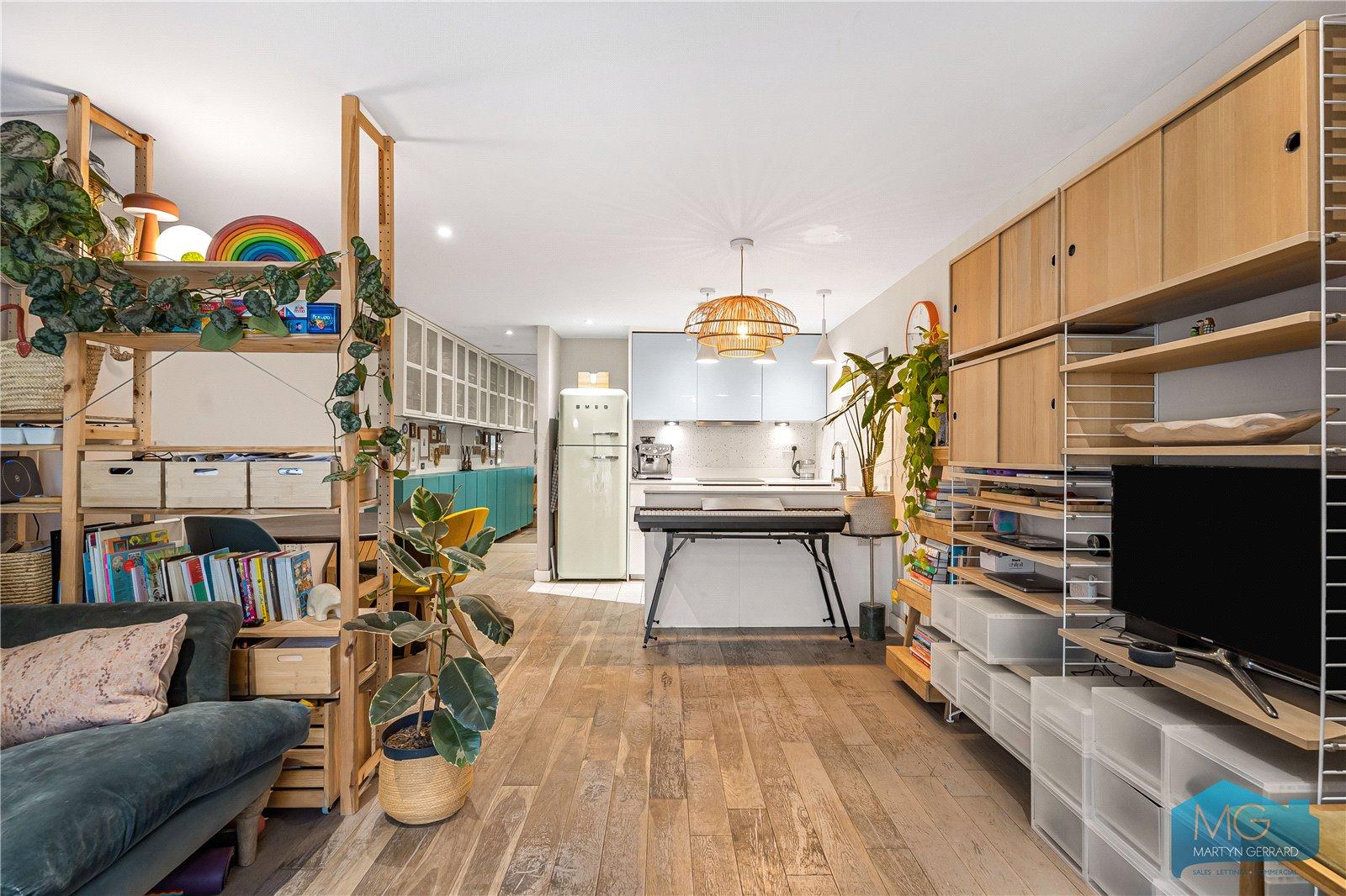 2 bedroom Apartment for sale - Martyn Gerrard
