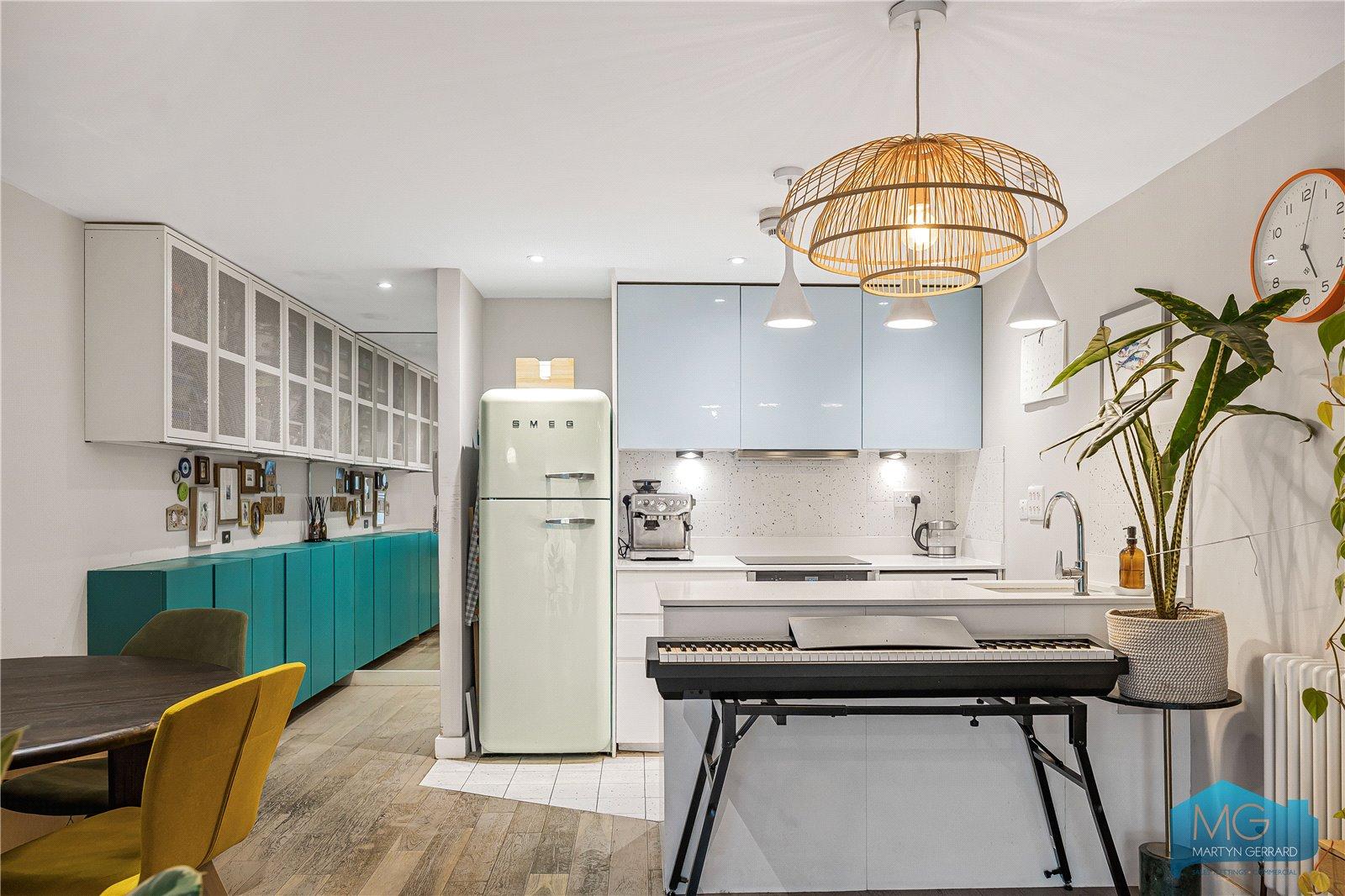 2 bedroom Apartment for sale - Martyn Gerrard