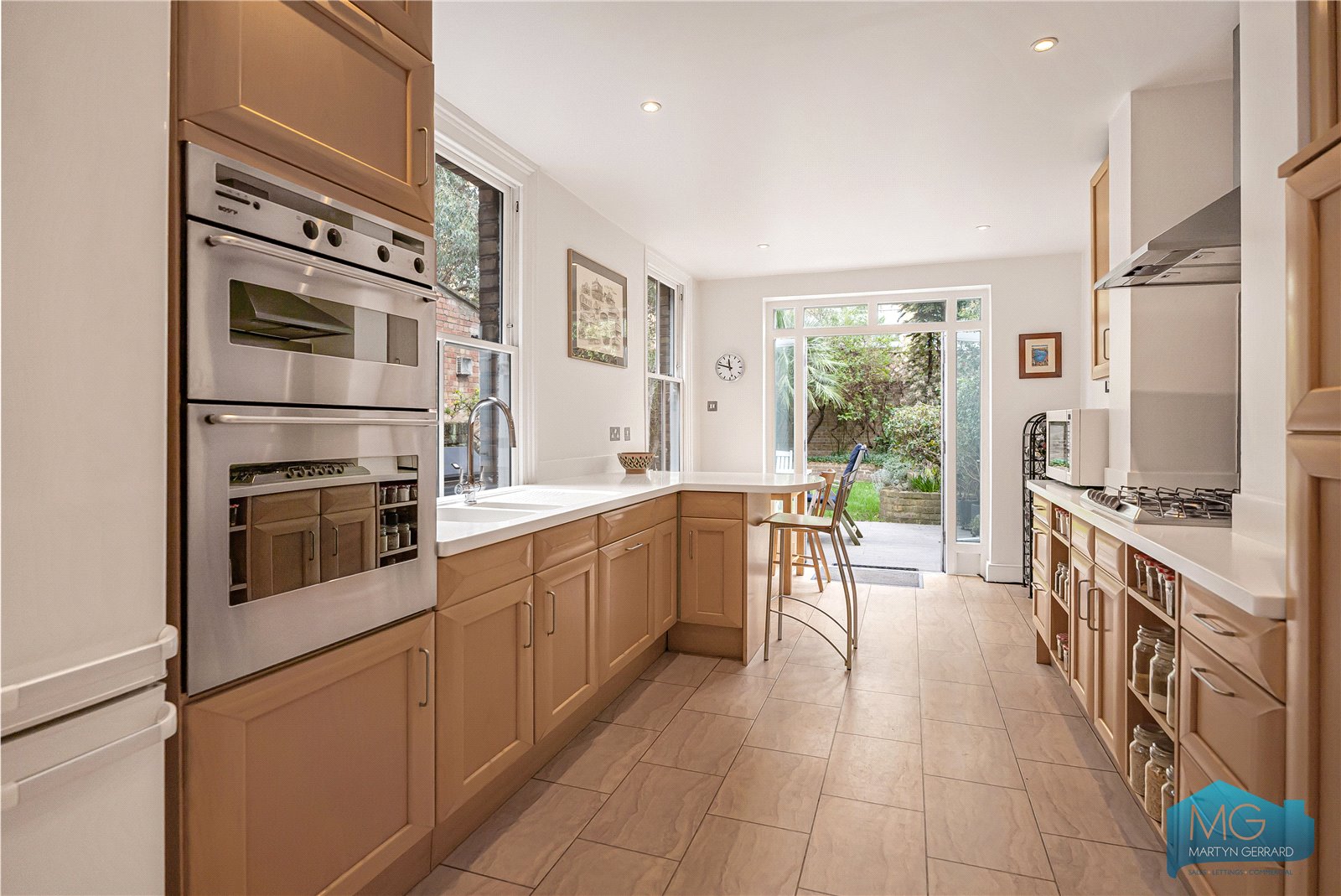 4 bedroom Terraced House for sale - Martyn Gerrard