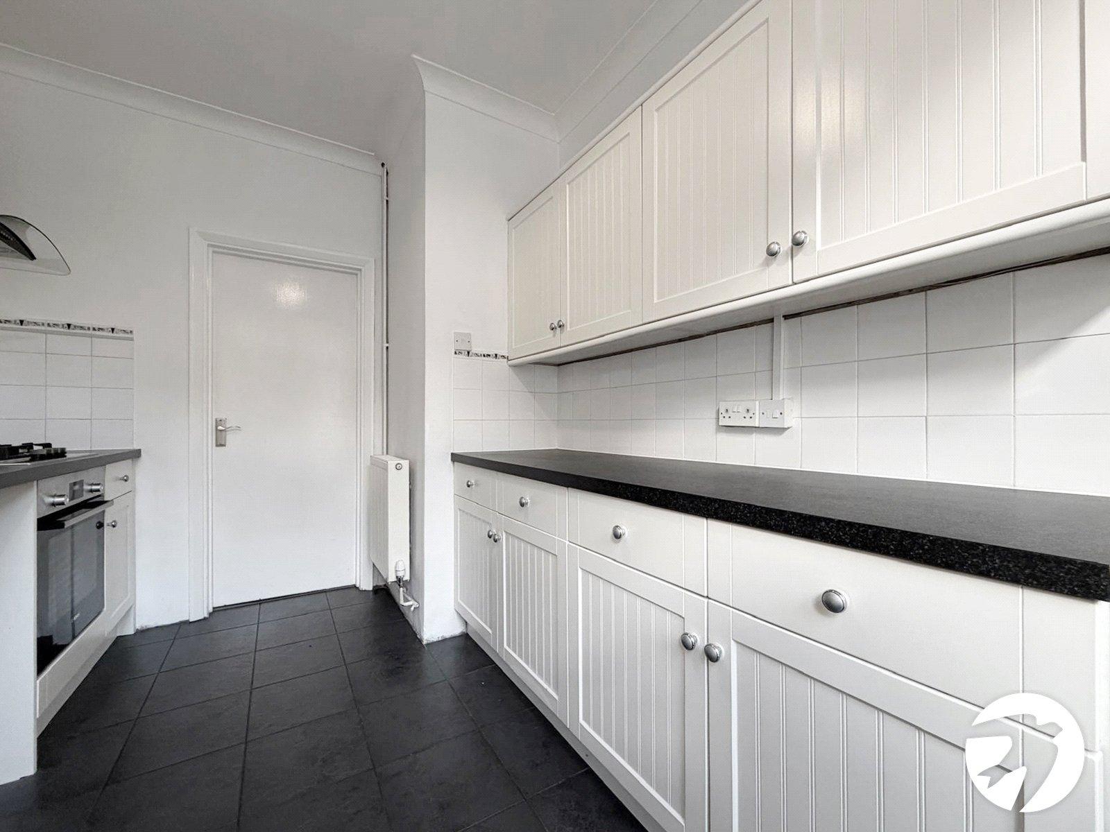 3 bedroom house to rent in London | Robinson Jackson