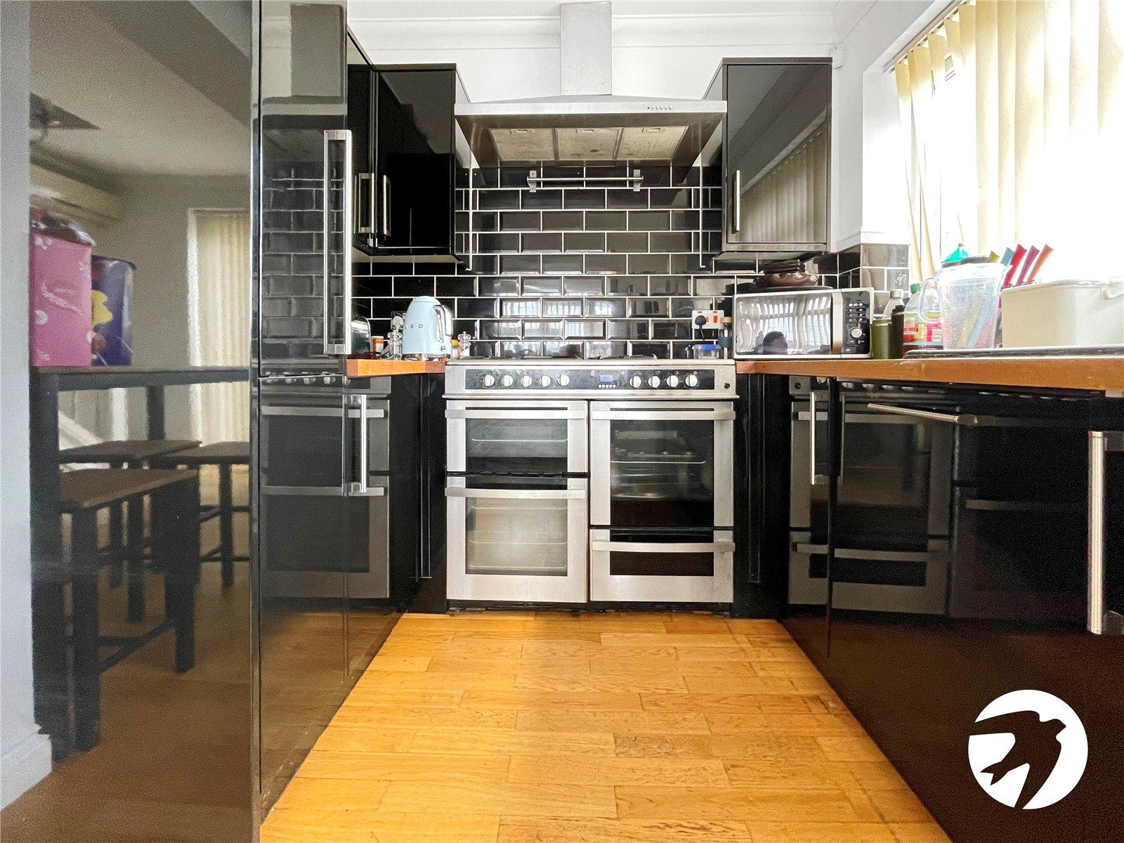 4 bedroom bungalow to rent in Bexleyheath | Robinson Jackson