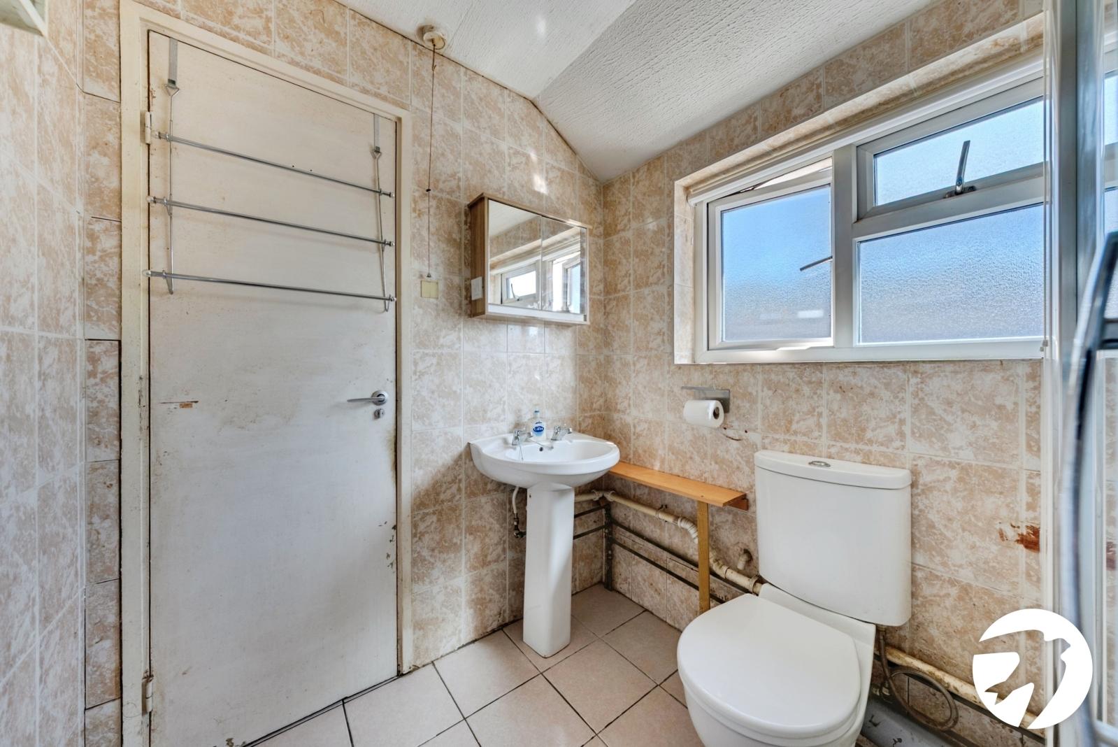2 bedroom house for sale in London | Robinson Jackson