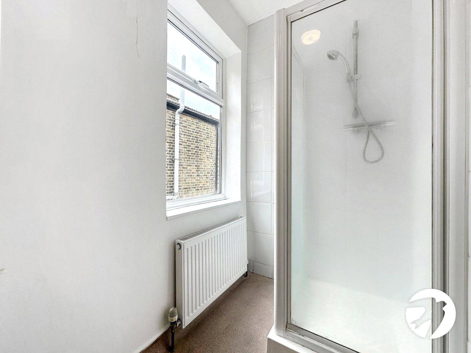 3 bedroom house for sale in London | Robinson Jackson