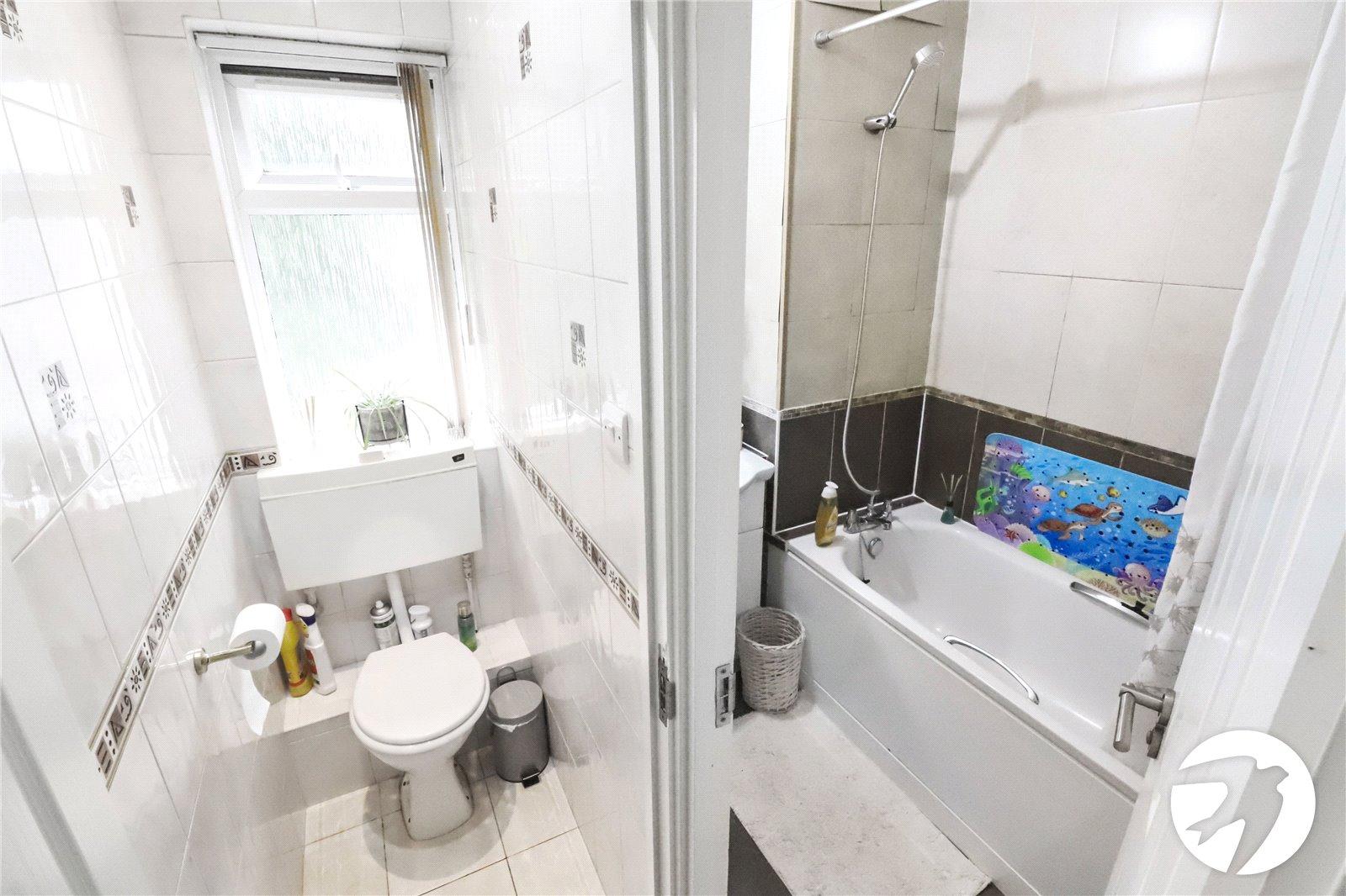 3 bedroom house for sale in London | Robinson Jackson