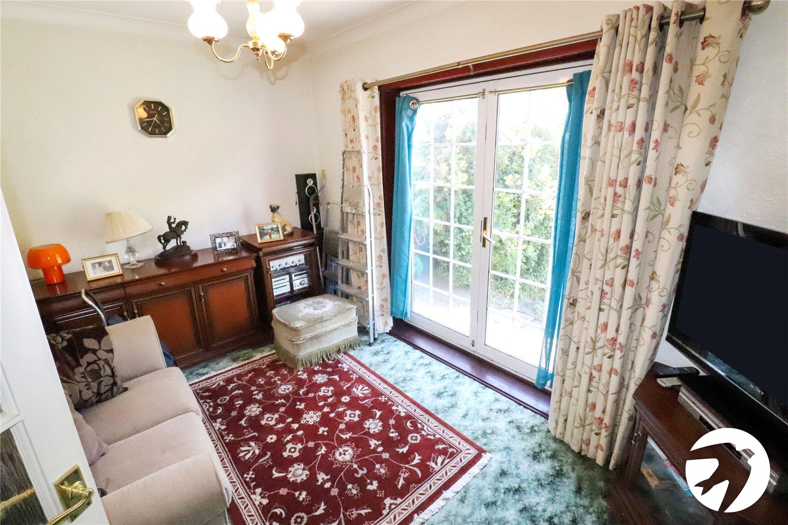 2 bedroom bungalow for sale in London | Robinson Jackson
