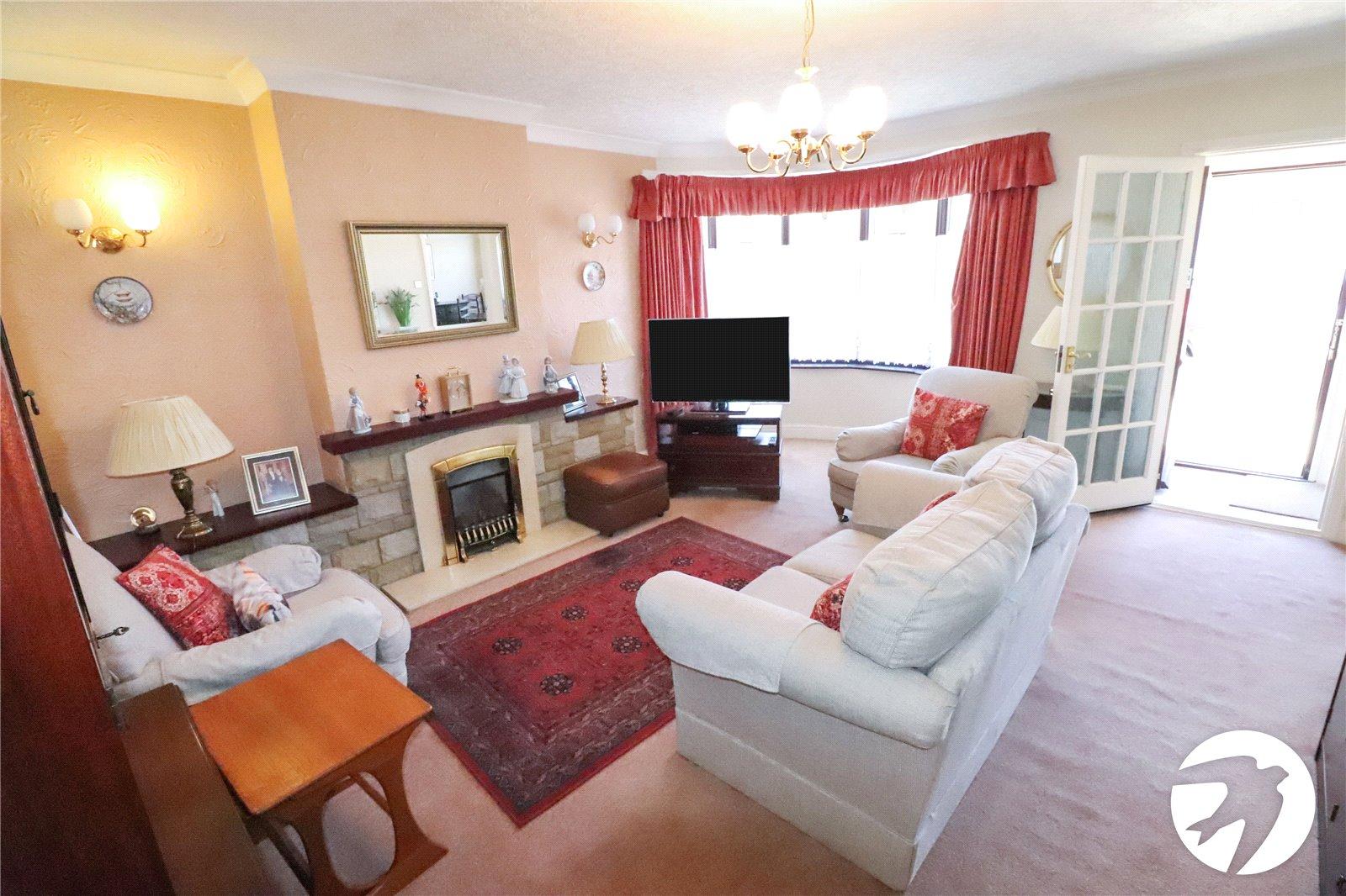 2 bedroom bungalow for sale in London | Robinson Jackson