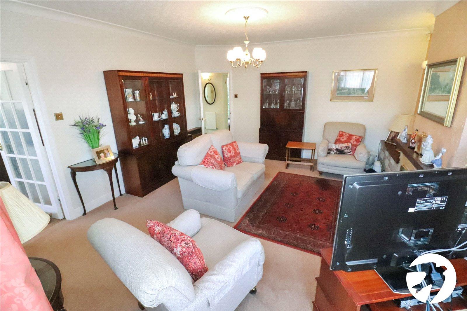 2 bedroom bungalow for sale in London | Robinson Jackson